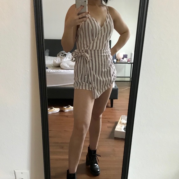 Tobi Romper - Picture 1 of 4